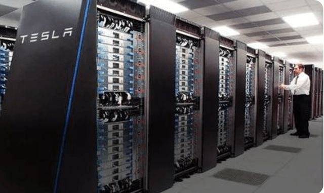 特斯拉超級計算機的‘腦’筋急轉(zhuǎn)彎——網(wǎng)絡(luò)設(shè)備制造的挑戰(zhàn)與突破